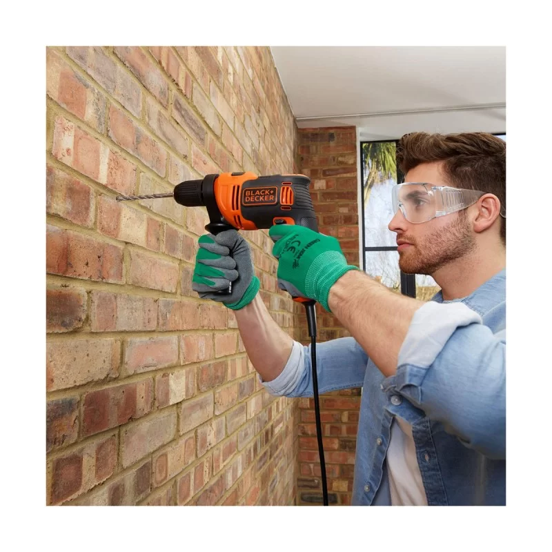 Drill and accessories set Black & Decker...