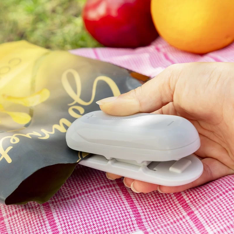 Bag Sealer with Cutter and Hanger Baseyl...