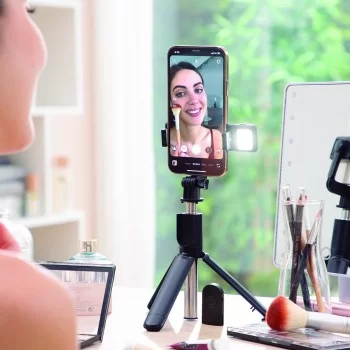 Extendable Tripod for Mobile Phone with LED and Remote... 2