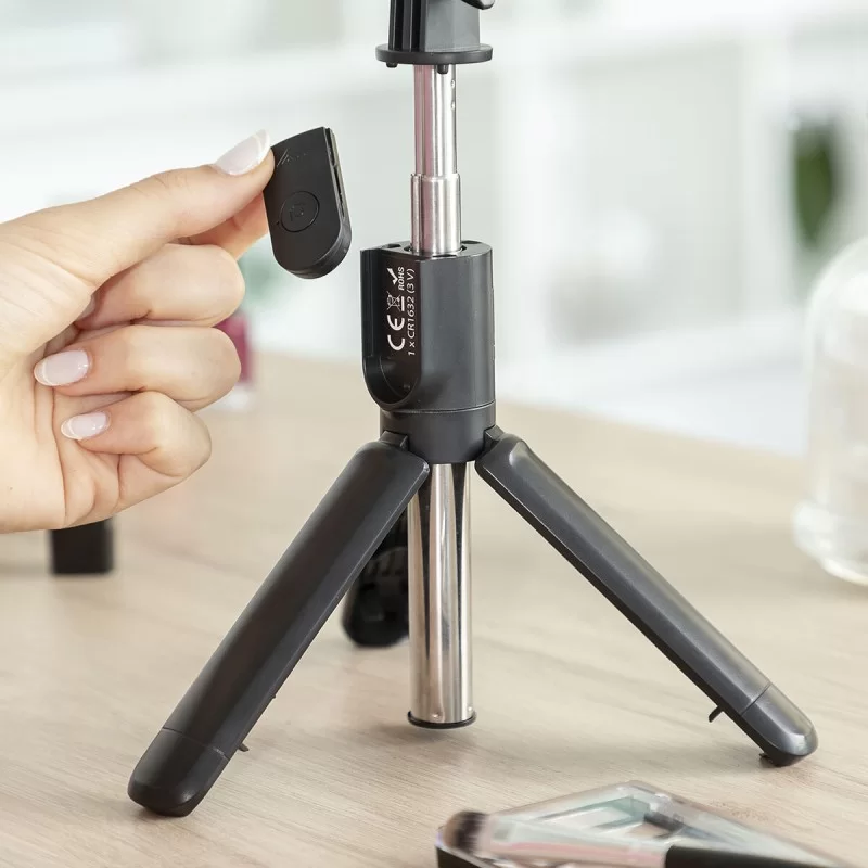 Extendable Tripod for Mobile Phone with LED and...