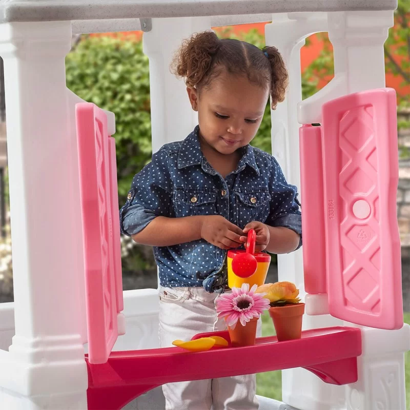 Children's play house Step 2 Courtyard Cottage...