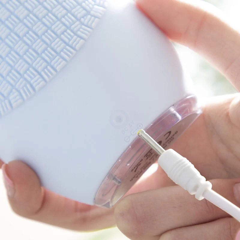 Rechargeable Facial Cleaner-Massager Vipur...