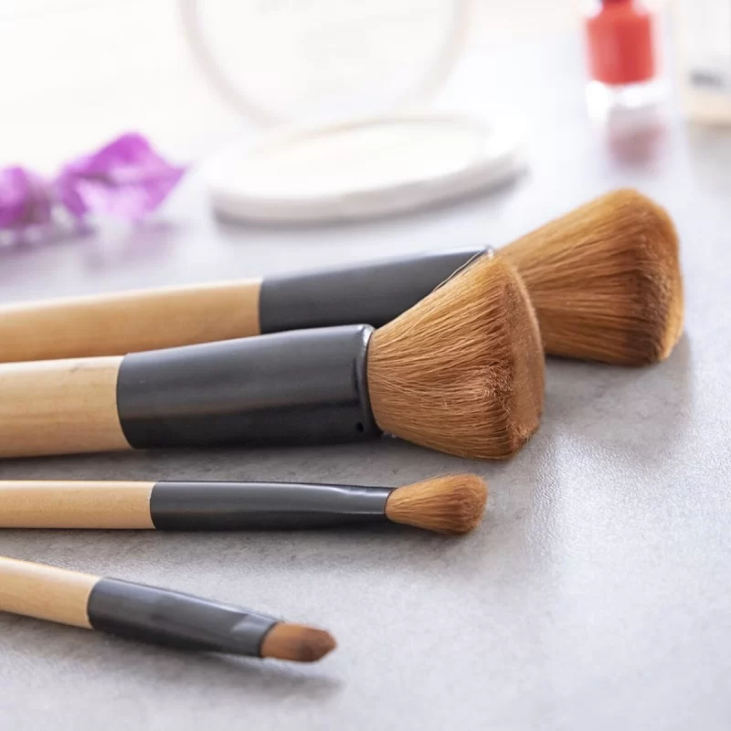 Set of Wooden Make-up Brushes with Carry Case...