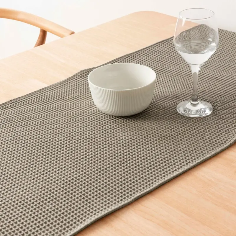 Table Runner Muaré Waffle Walnut 45 x 140 cm