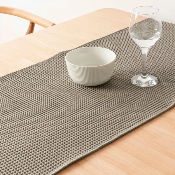 Table Runner Muaré Waffle Walnut 45 x 140 cm